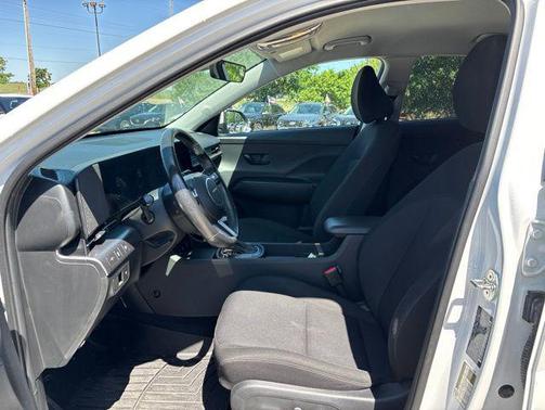 Atlas White 2025 Hyundai KONA SEL
