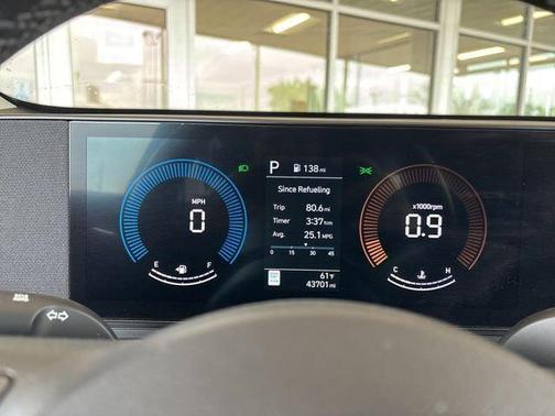 Atlas White 2025 Hyundai KONA SEL