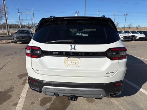 2023 Honda Pilot AWD Elite