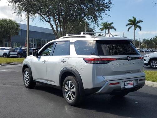 2025 Nissan Pathfinder SL