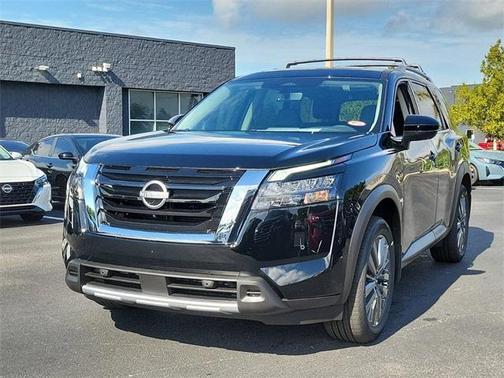 2025 Nissan Pathfinder SL