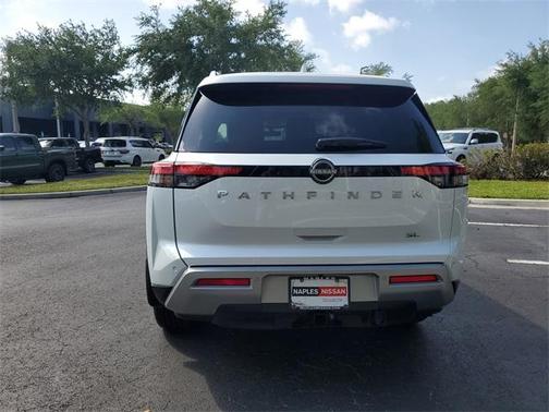 2025 Nissan Pathfinder SL