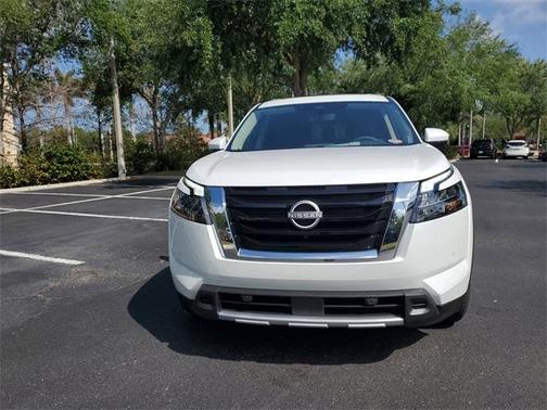 2025 Nissan Pathfinder SL