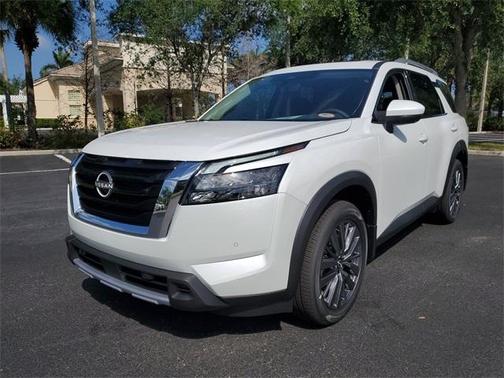 2025 Nissan Pathfinder SL