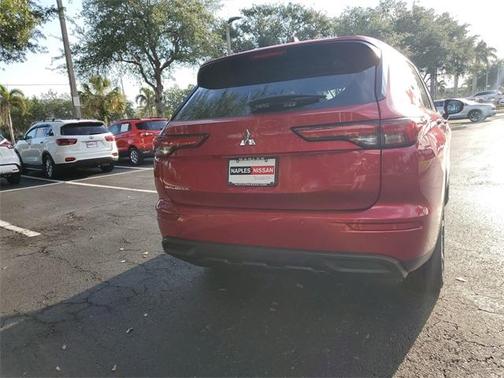 2022 Mitsubishi Outlander ES