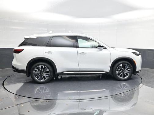 Radiant White 2026 INFINITI QX60 Luxe