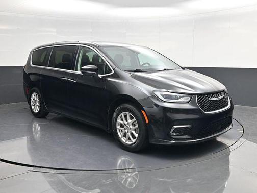 2023 Chrysler Pacifica Touring-L