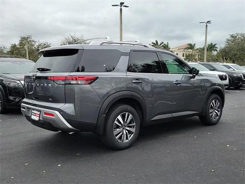 2025 Nissan Pathfinder SL