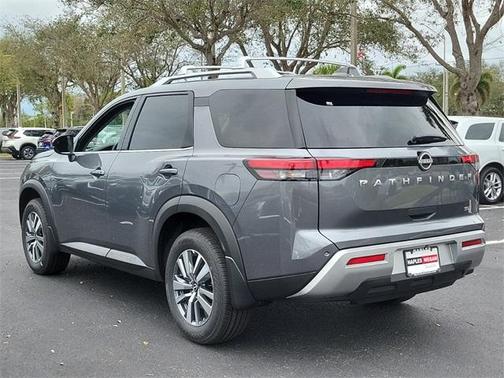 2025 Nissan Pathfinder SL