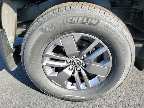 2025 Nissan Frontier SV