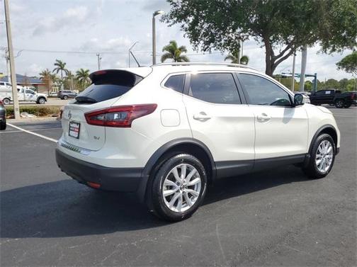 2022 Nissan Rogue Sport SV