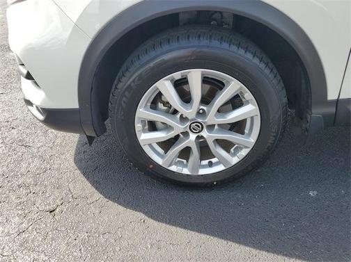 2022 Nissan Rogue Sport SV