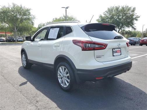 2022 Nissan Rogue Sport SV