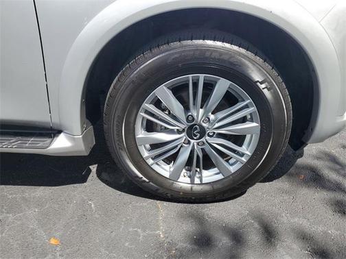 2023 INFINITI QX80 Luxe