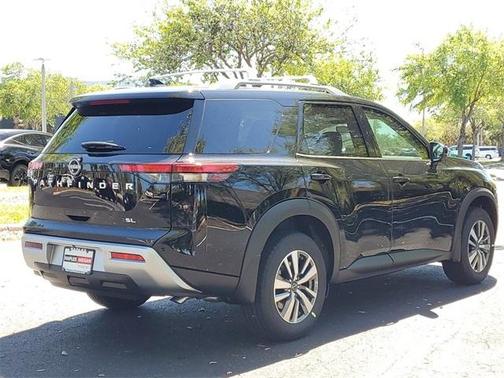 2025 Nissan Pathfinder SL