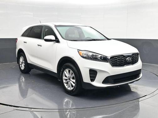 White 2020 Kia Sorento LX