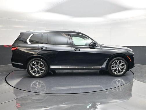 Black Sapphire Metallic 2025 BMW X7 xDrive40i