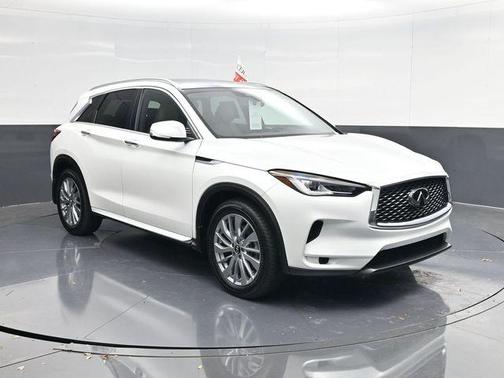 Radiant White 2025 INFINITI QX50 Luxe