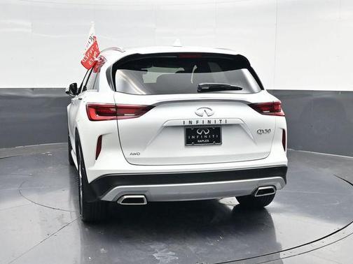 Radiant White 2025 INFINITI QX50 Luxe