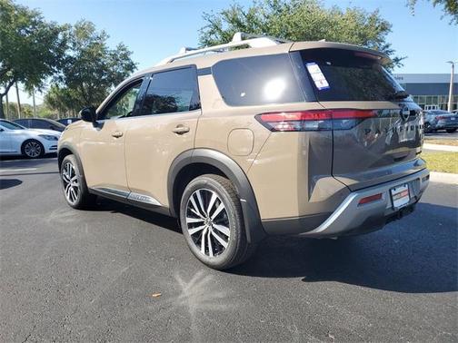 2025 Nissan Pathfinder Platinum