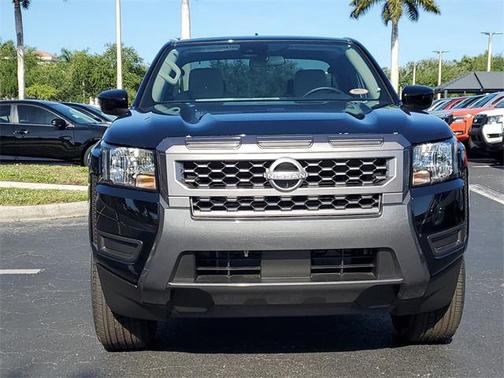 2025 Nissan Frontier SV