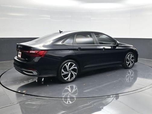 Deep Black Pearl Effect 2025 Volkswagen Jetta 1.5T SEL