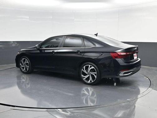 Deep Black Pearl Effect 2025 Volkswagen Jetta 1.5T SEL