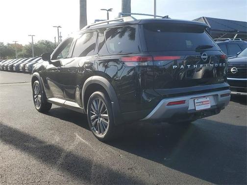 2025 Nissan Pathfinder SL