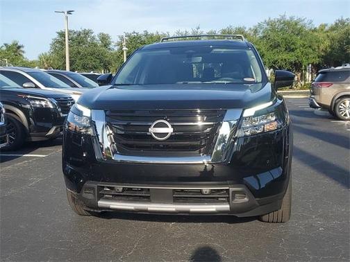 2025 Nissan Pathfinder SL