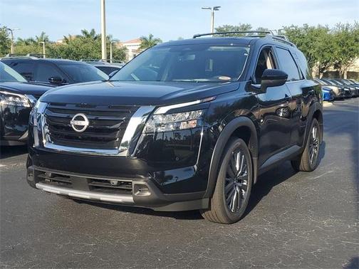 2025 Nissan Pathfinder SL