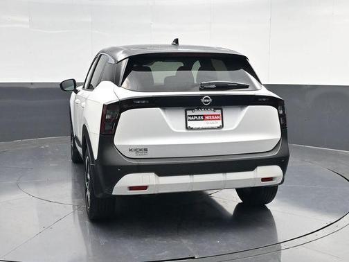 2t Wht Blk Roof 2025 Nissan Kicks SV
