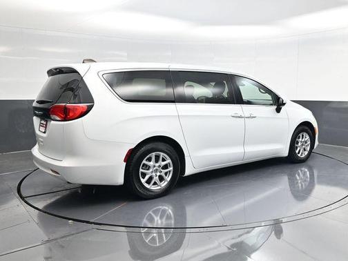 Bright White Clearcoat 2023 Chrysler Voyager LX