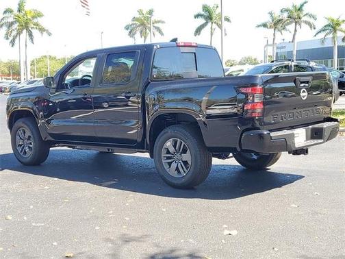 2025 Nissan Frontier SV