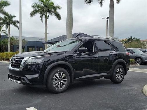 2025 Nissan Pathfinder SL