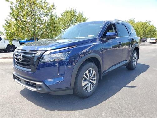 2025 Nissan Pathfinder SL