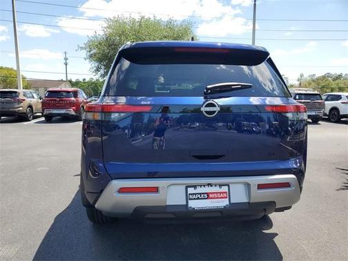 2025 Nissan Pathfinder SL