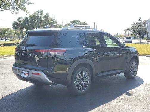 2025 Nissan Pathfinder SL