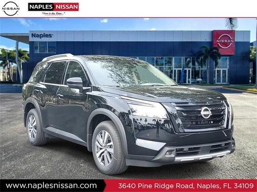 2025 Nissan Pathfinder SL
