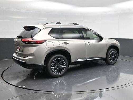 Champagne Silve 2026 Nissan Rogue Platinum