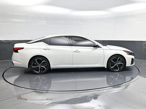 White 2024 Nissan Altima 2.5 SR