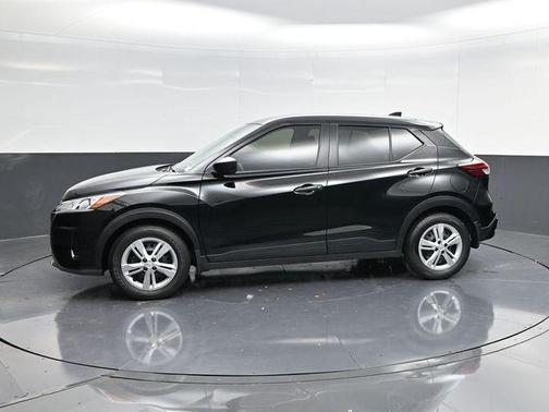 Super Black 2025 Nissan Kicks Play S