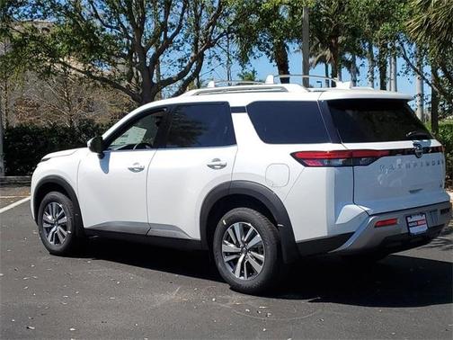 2025 Nissan Pathfinder SL