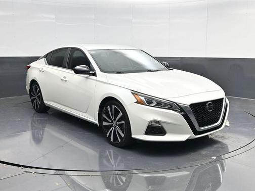 White 2020 Nissan Altima 2.5 SR