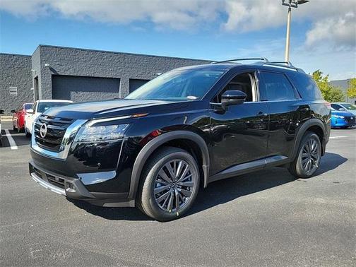 2025 Nissan Pathfinder SL