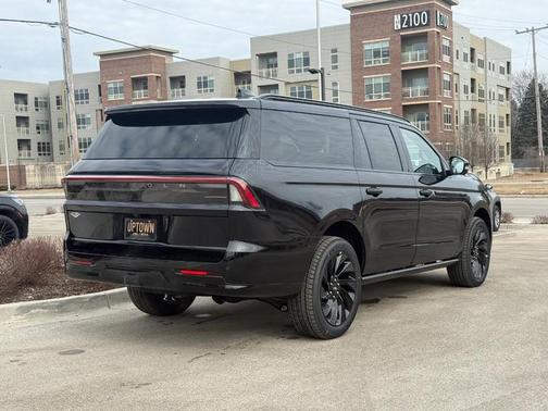 Infinite Black Metallic Clearcoat 2026 Lincoln Navigator Reserve