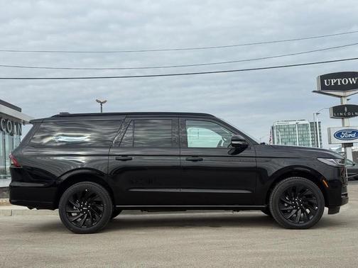 Infinite Black Metallic Clearcoat 2026 Lincoln Navigator Reserve