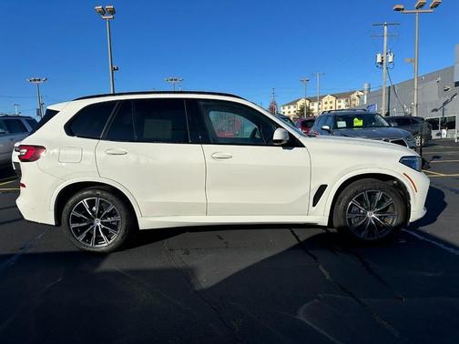 2023 BMW X5 M50i