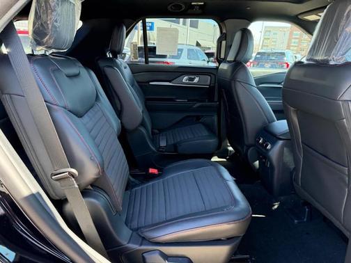 Agate Black Metallic 2026 Ford Explorer ST-Line