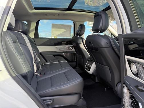 2025 Lincoln Nautilus Reserve