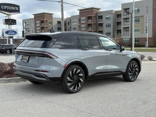 Gray Matter Metallic Clearcoat 2026 Lincoln Nautilus Reserve